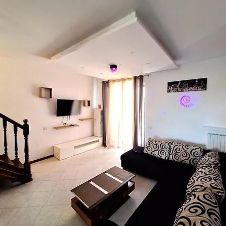 別荘 Casa Maya Langhe E Roero *